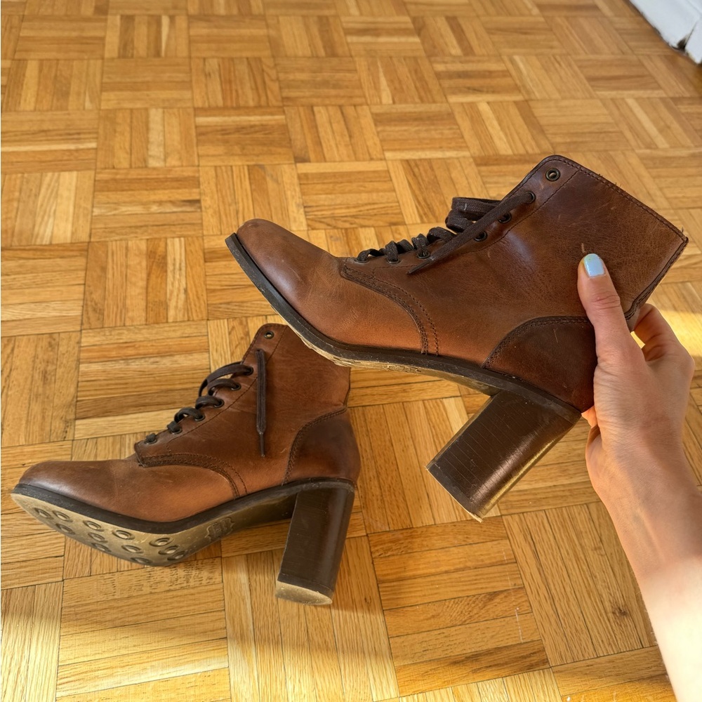 Lace-up brown leather booties - like new - 9cm high heel